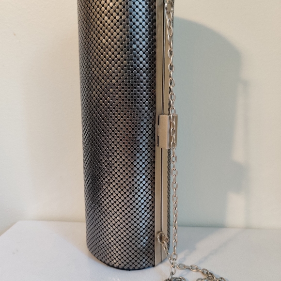 BCBG Silver Liquid Metal Barrel Clutch Bag EUC 🛍️ - Picture 3 of 11